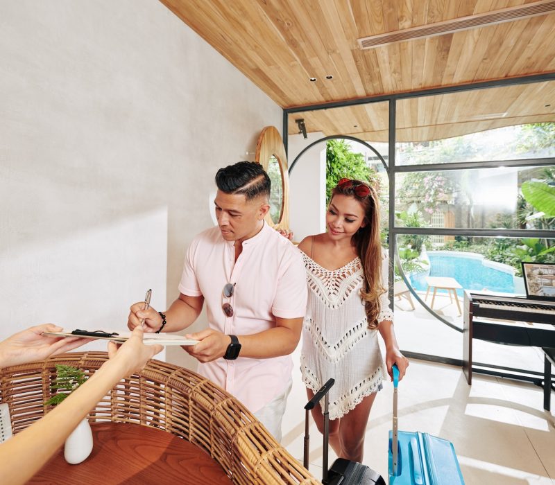 couple-at-hotel-reception.jpg couple-at-hotel-reception.jpg